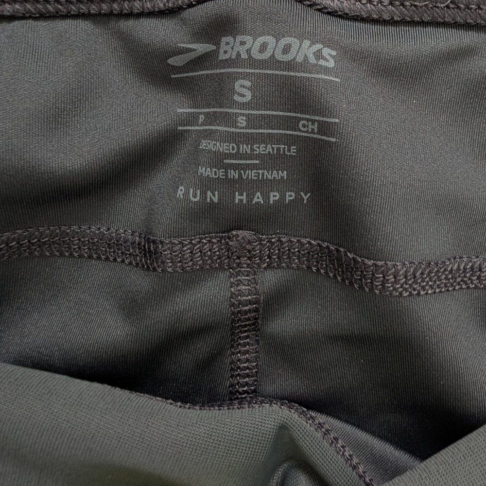 Brooks Women's Run Visible Right Shorts - Picture 3 of 4